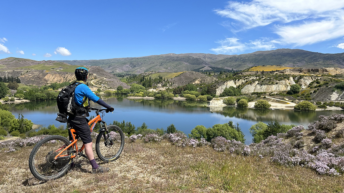 Day 20 image 1 Overlooking Bannockburn Inlet on the Lake Dunstan Trail credit bennettandslater.co.nz WEB